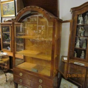 vitrines szekrény
